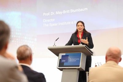 Prof. Dr. May-Britt Stumbaum erläutert die Motive staatlich getriebenen Technologietransfers