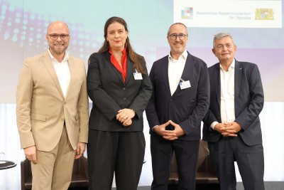 v.l.n.r. StM Mehring (StMD), Prof. Stumbaum (Spear Institut), Ernst Steuger (NWS GmbH), Bertram Brossardt (vbw)