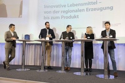 Gespr&auml;chsrunde moderiert von Florian Schrei: (v.l.n.r.) Dr.-Ing. Roman Werner, Mathias Kr&ouml;nert, Prof. Dr. &Ouml;zlem &Ouml;zmutlu Karslioglu, Dr. Konstantinos Antonopoulos