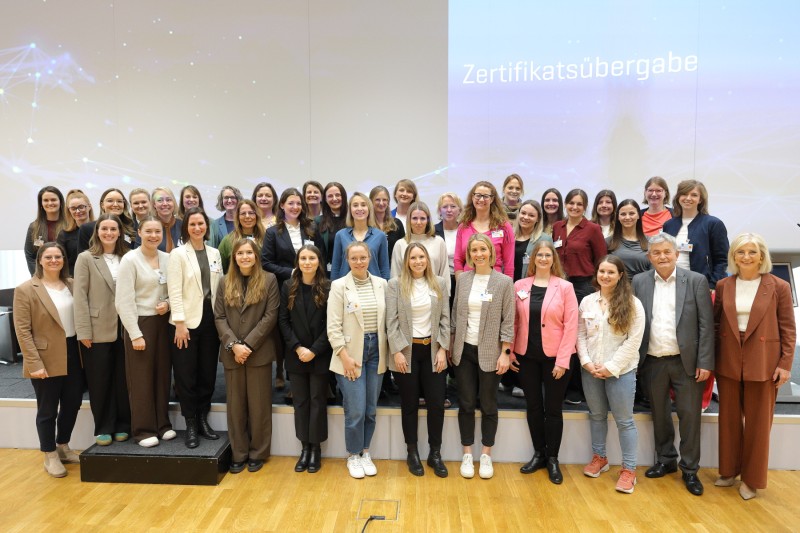 Mehr Frauen auf F&uuml;hrungsebene bringen &ndash; mit gezielter Kompetenzentwicklung